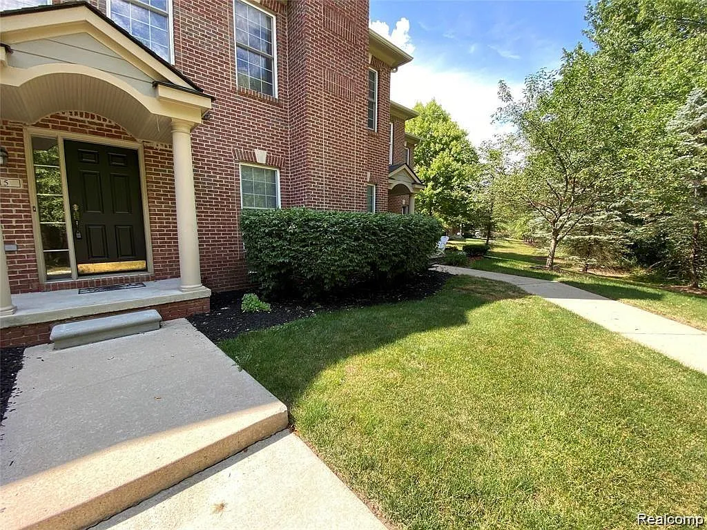 2 bed, 2.5 bath, 1413 sqft, $2,200 — Photo 3