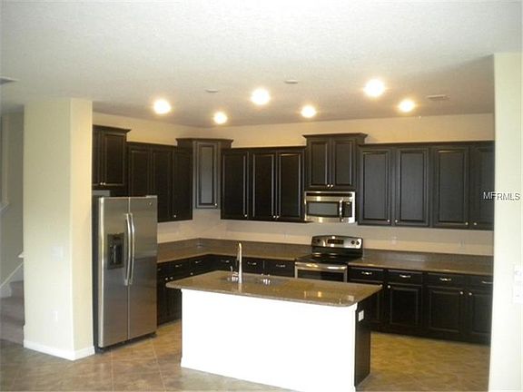 3rd image of 2276 Grantham Ave