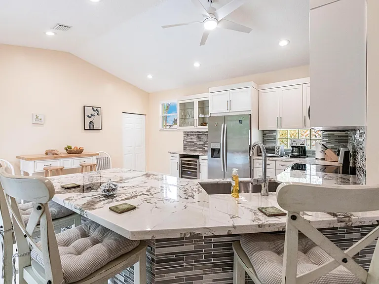 905 Carlee Cir — Photo 11