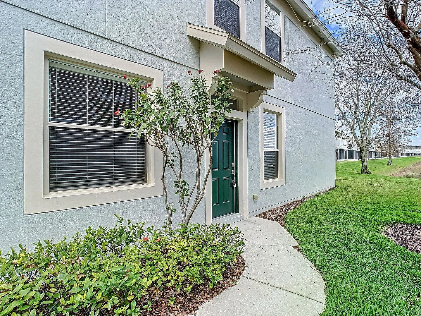 Spacious Three Bedroom Townhouse — Photo 2