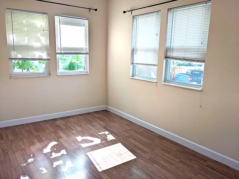 4325 Norfolk Ave — Photo 7