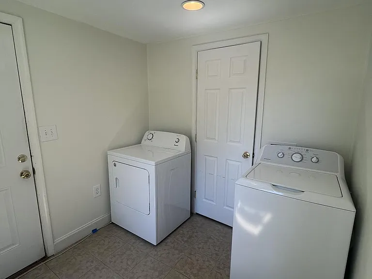626 Clark Ave — Photo 14