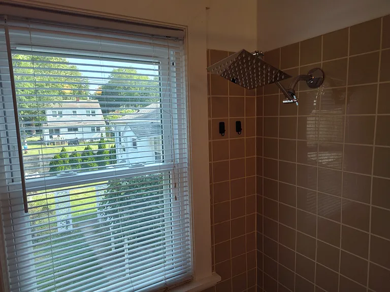 800 W White St — Photo 12