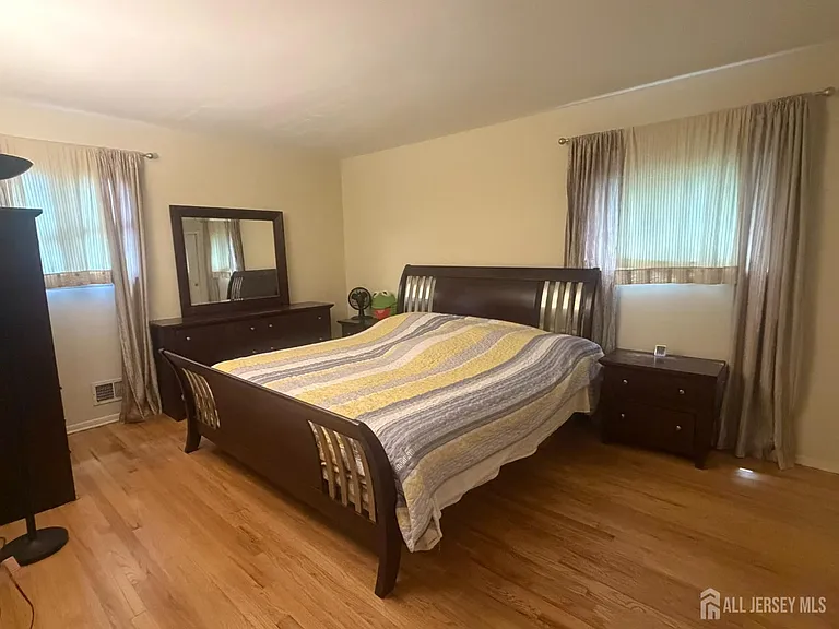 652 Holly Ln — Photo 17