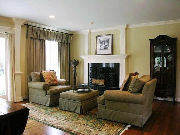 3rd image of 10218 Woodford Dr