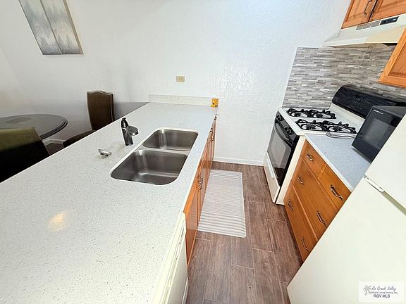4th image of 1900 E Elizabeth St #505