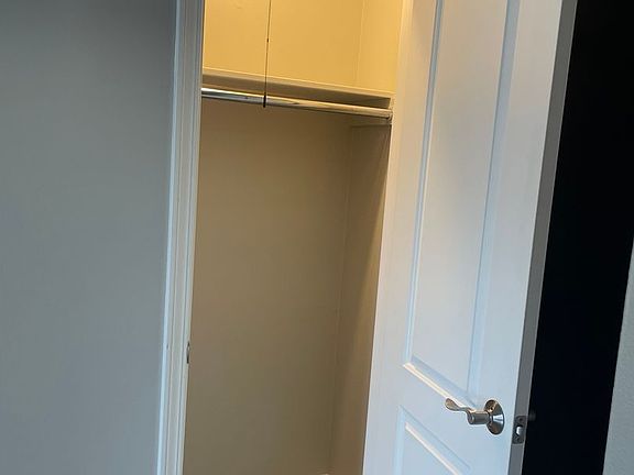 5th image of 904 Curtiss St #13