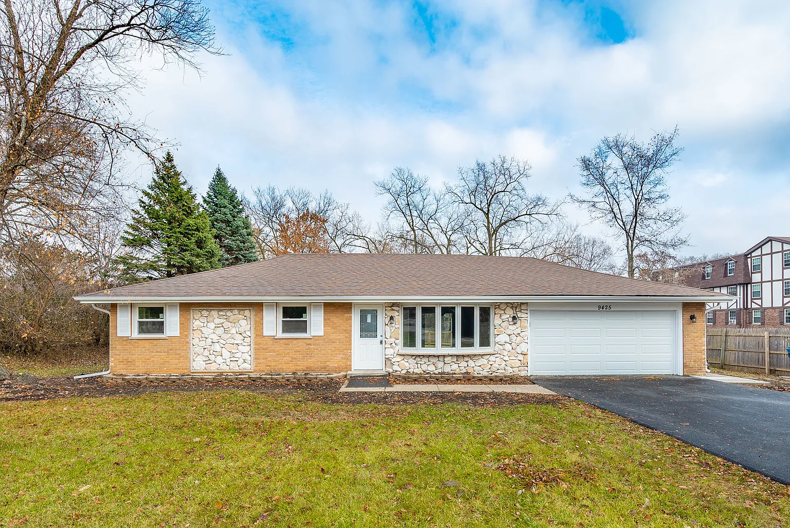 9425 S 86th Ct photo 1