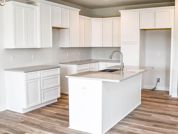 4th image of 9745 Beacon Pointe Ln