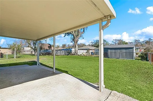 1381 Maplewood Dr — Photo 12