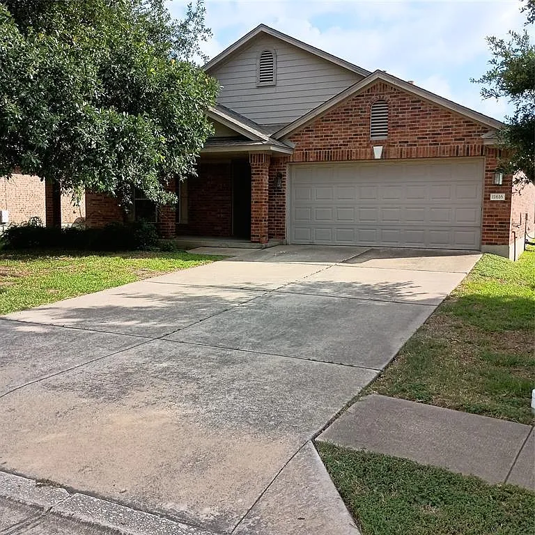 3 bed, 2.0 bath, 1863 sqft, $2,300 — Photo 1