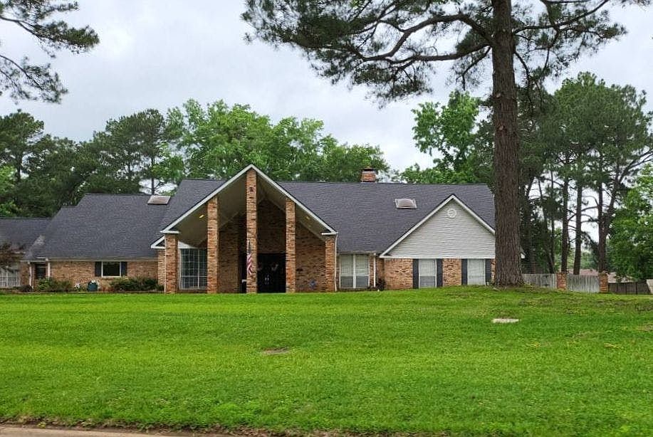 1st image of 1605 H G Mosley Pkwy