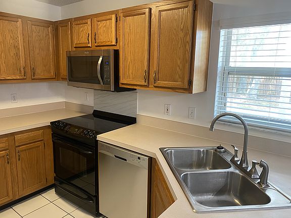 4th image of 432 Island View Cir