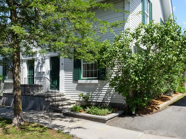 14 Crichton St, Ottawa, ON K1M 2E2