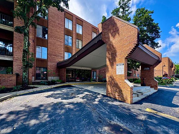 2nd image of 3533 Amberacres Dr APT 405E