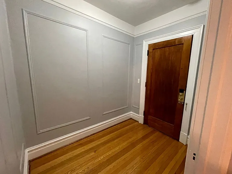 Spacious 1-Bedroom Apartment Across from Washington Park — Photo 10