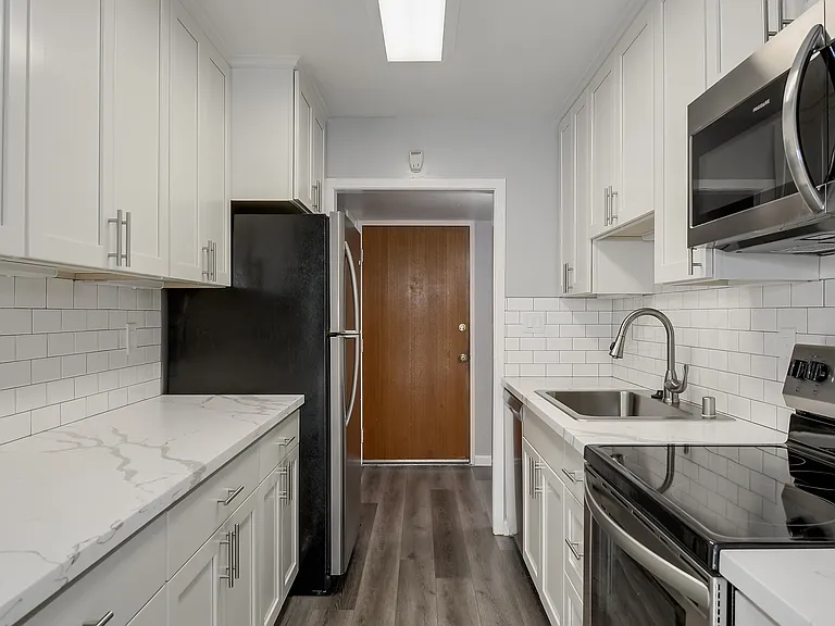 Parksquare Apartments — Photo 9
