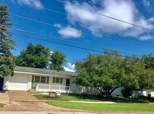 5208 Johnson Ave SW, Cedar Rapids, IA 52404