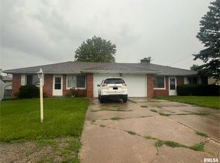 5613 W Everett M Dirksen Pkwy, Peoria, IL 61607