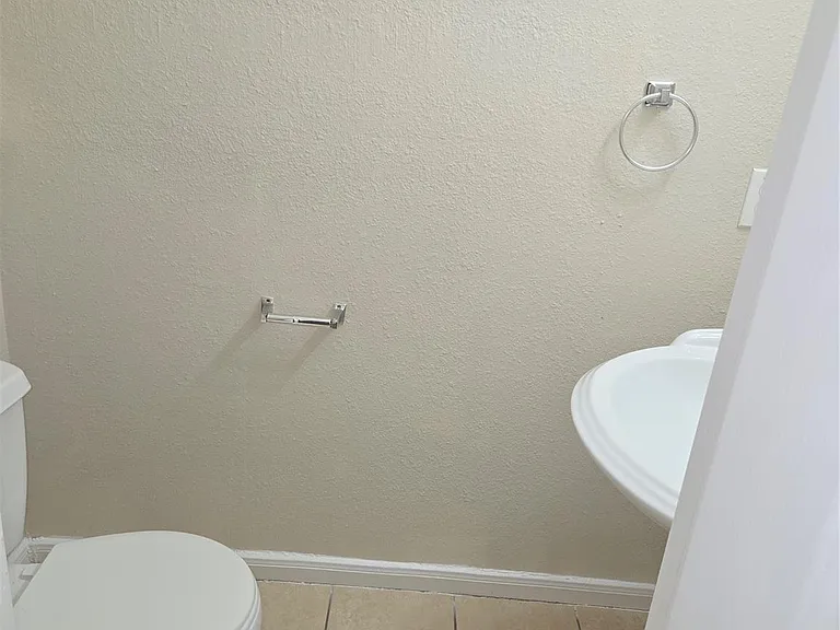 10015 Wiloak St #B — Photo 7