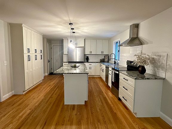 5th image of 36 Fraser Dr