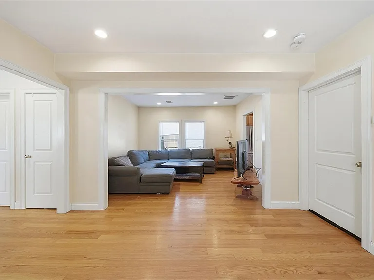 50 Carleton St #50 — Photo 3