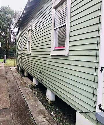2nd image of 823 De Armas St