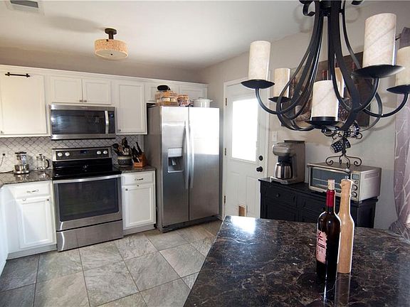 4th image of 2929 Oakshire St