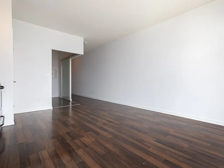 38 Joe Shuster Way — Photo 17