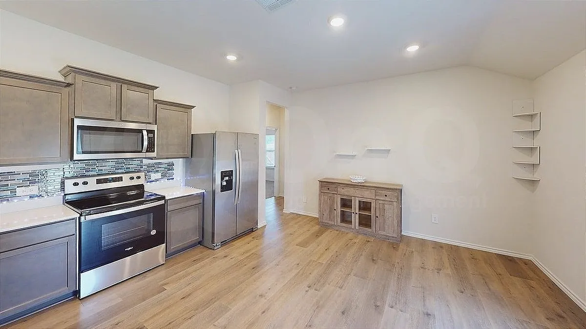 3 bed, 2.0 bath, 1565 sqft, $1,995 — Photo 3