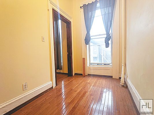 4th image of 116 Ryerson St #2
