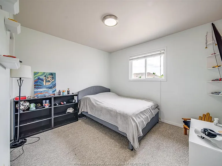 1425 Mickaila Cres — Photo 24
