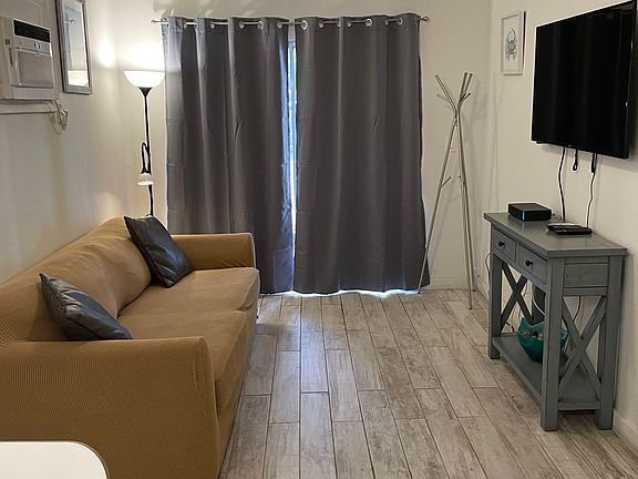 3rd image of 1550 Argyle Dr #1