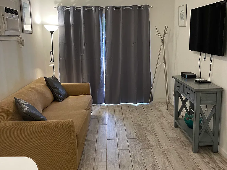 1550 Argyle Dr #1 — Photo 3