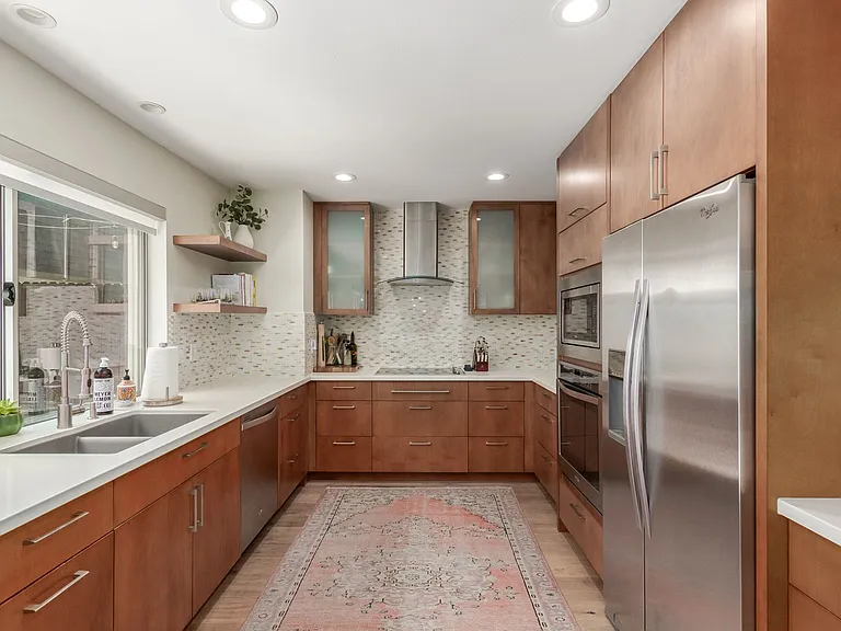 3160 E Hazelwood St — Photo 5