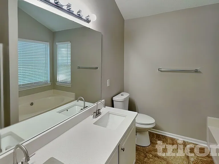 1405 Wessex Ct — Photo 9
