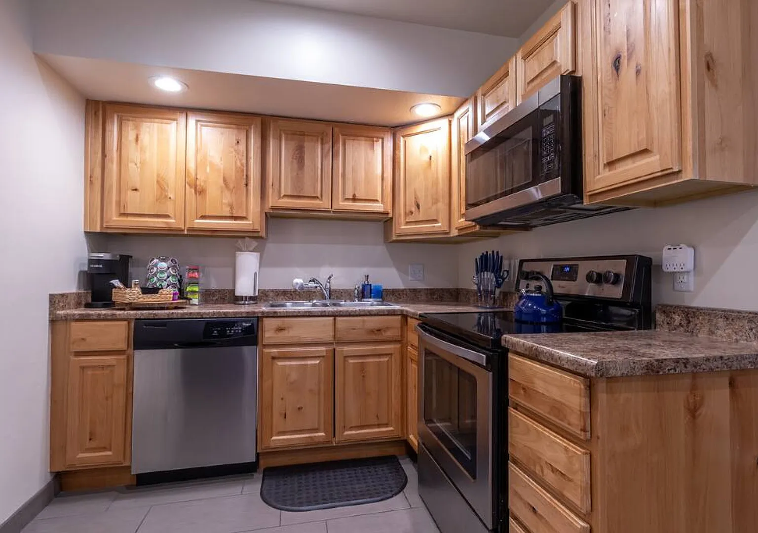 Cozy Basement Retreat Near Downtown + Fast WiFi — Photo 2