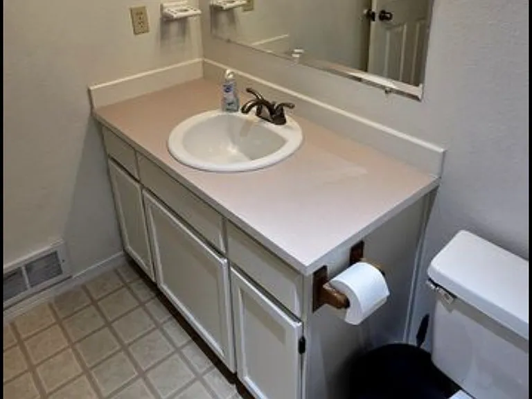 530 NW Carolyn Ln — Photo 13