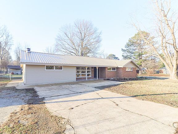 4th image of 1305 Rosemond Ave