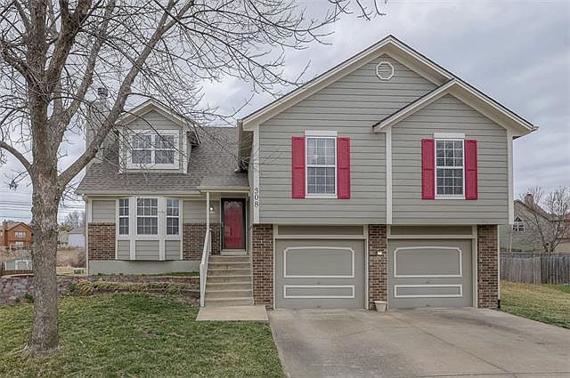 1st image of 308 NE Applewood Cir