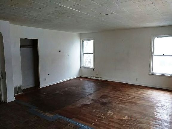3rd image of 416 Washington St