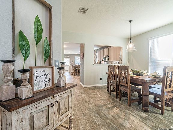 3rd image of 3326 Sabine Way