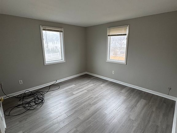 4th image of 38 Glenwood Ave #3