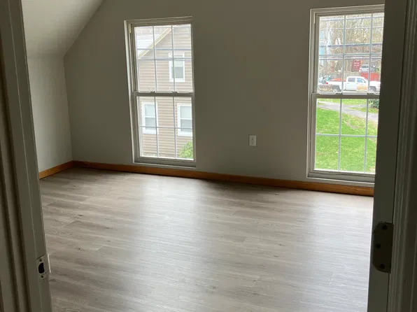 27 Cross St, Westbrook, ME 04092