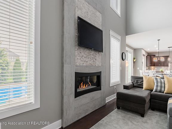 5th image of 6069 Sacramento Way