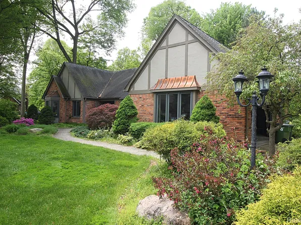 48429 Lindon Ct, Shelby Township, MI 48317