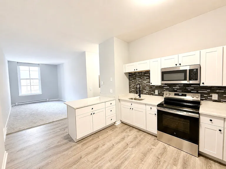 520 Main St #3 — Photo 4