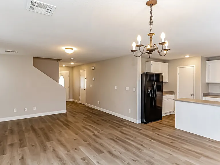 570 Swiss Cottage Ave — Photo 7