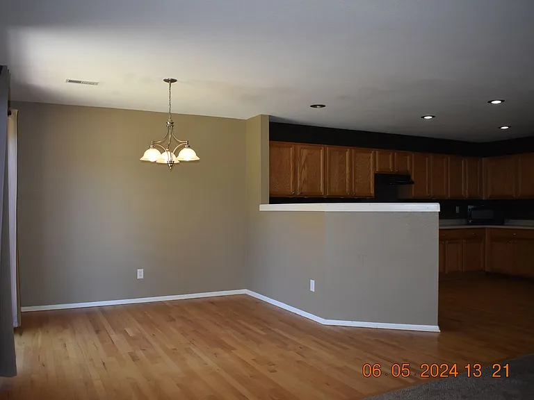 7916 S Kittredge St — Photo 3
