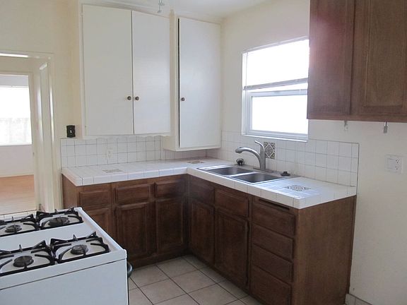 5th image of 229 E Elmwood Ave APT D